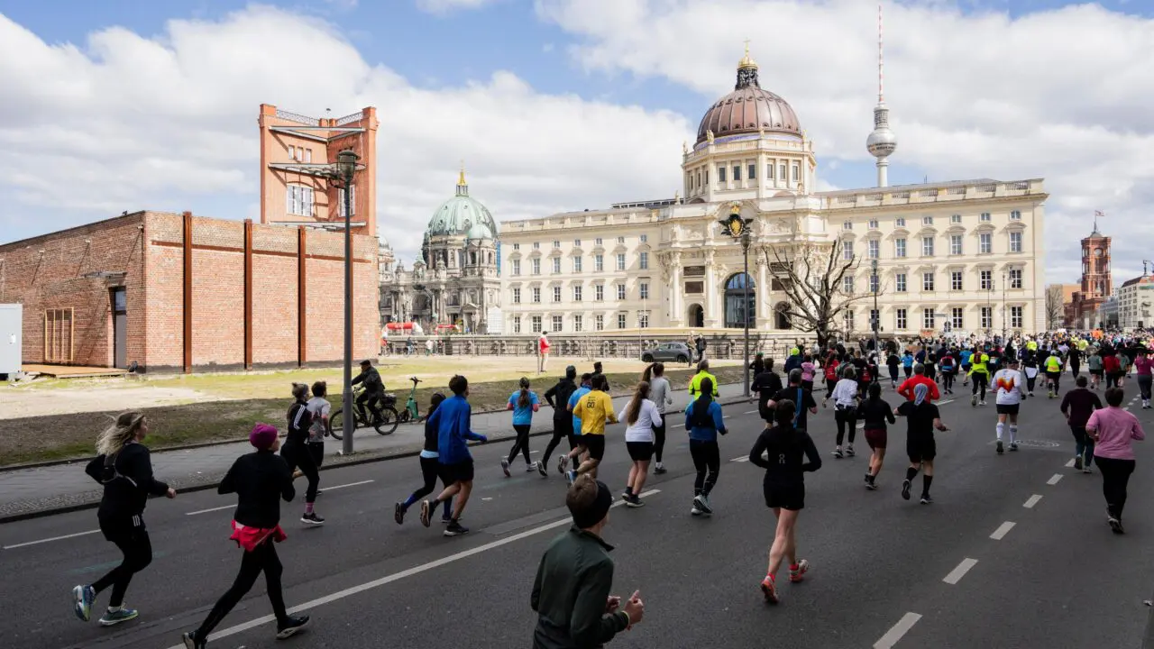 The Berlin Half Marathon passes by Berlin's most significant landmarks, including buildings such as the Reichstag