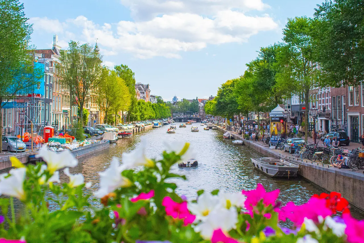 The canals of Amsterdam, one of the many attractions of the Amsterdam Marathon