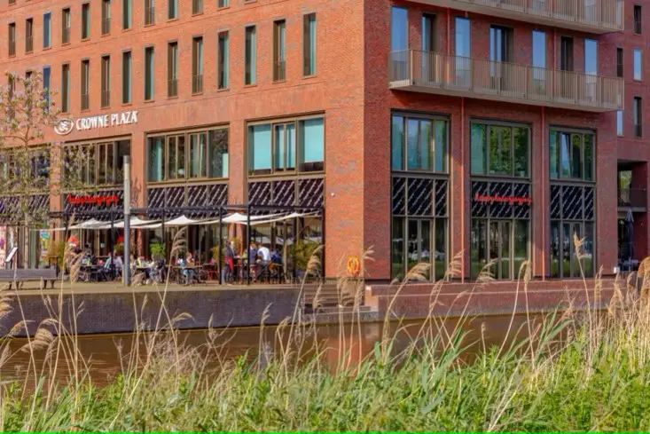 Exterior of the Crowne Plaza Amsterdam South, hotel for the Amsterdam Marathon